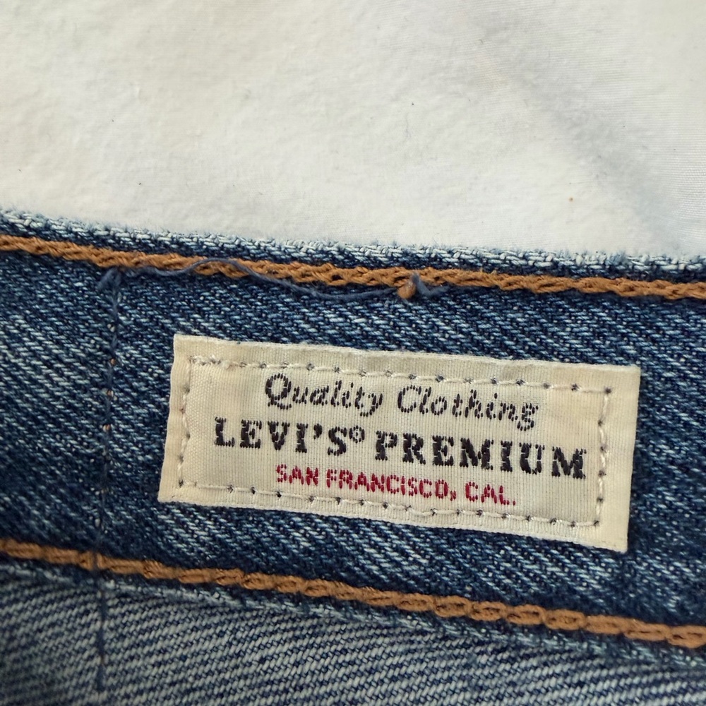 Levi's Women's Straight-Leg Jeans in Classic Blue Wash 501 90s - Picture 4 of 4